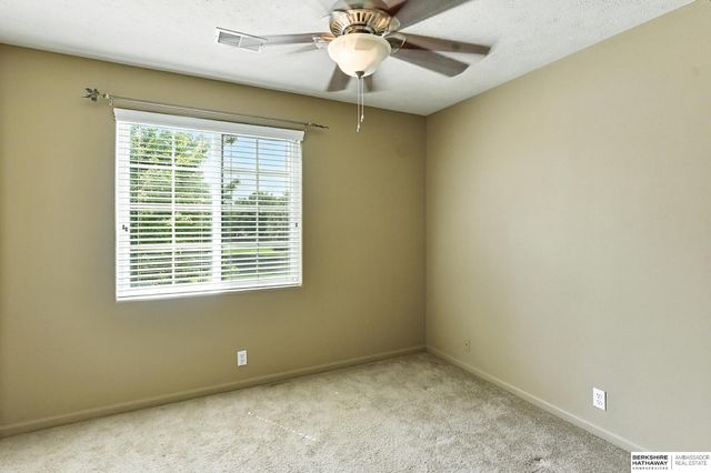 7505 S 180th Avenue, Omaha, NE 68136