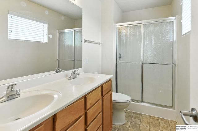 7505 S 180th Avenue, Omaha, NE 68136