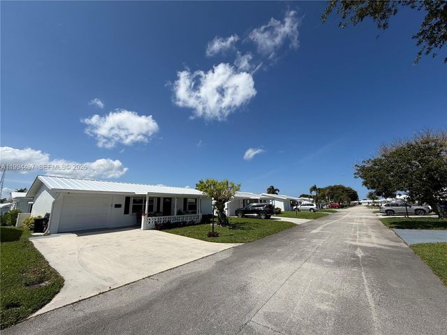 2105 SW Park Dr, Boynton Beach, FL 33426