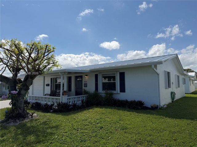 2105 SW Park Dr, Boynton Beach, FL 33426