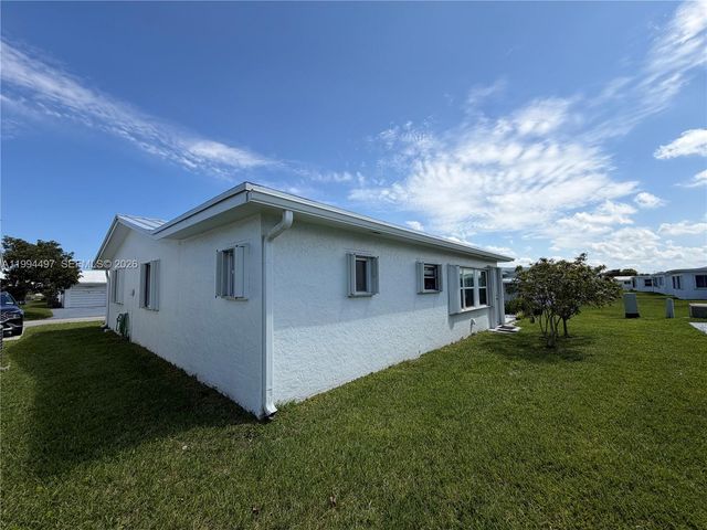 2105 SW Park Dr, Boynton Beach, FL 33426