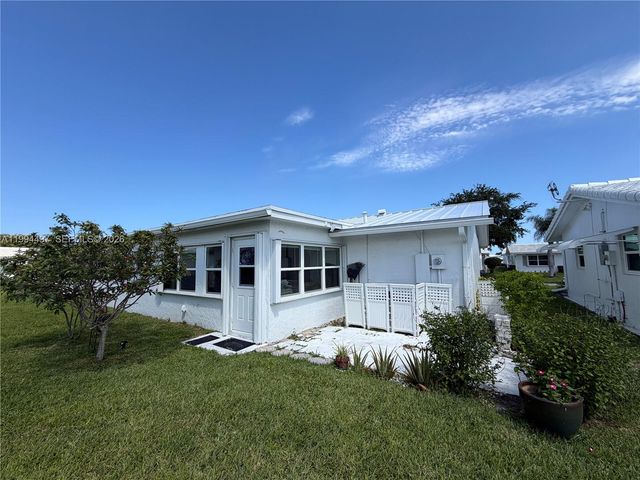 2105 SW Park Dr, Boynton Beach, FL 33426