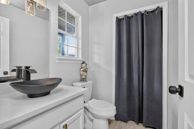 208 Errol Ln, Nashville, TN 37209