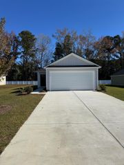 137 Birchwood Dr., Longs, SC 29568