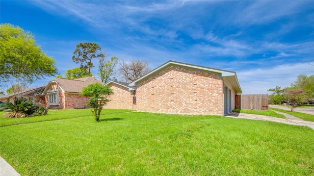 13747 Rampchester Lane, Houston, TX 77015