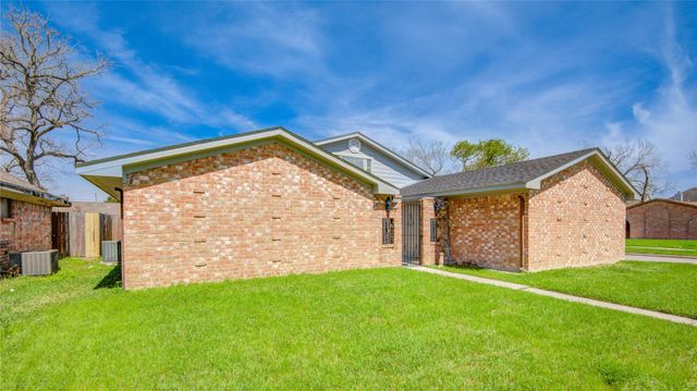 13747 Rampchester Lane, Houston, TX 77015