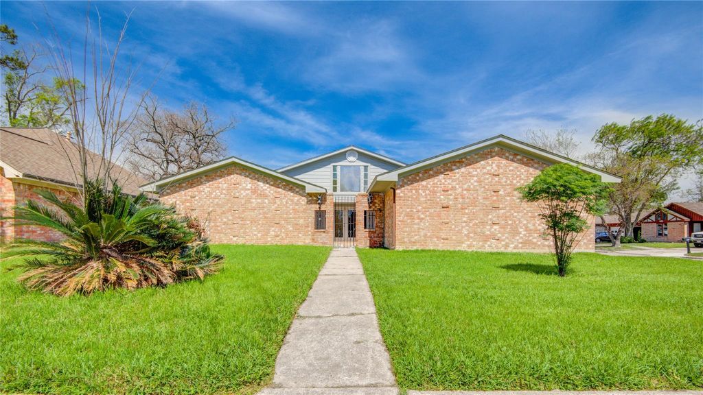 13747 Rampchester Lane, Houston, TX 77015