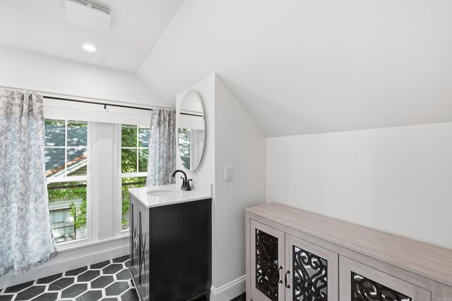 5117 Cantrell Road, Little Rock, AR 72207