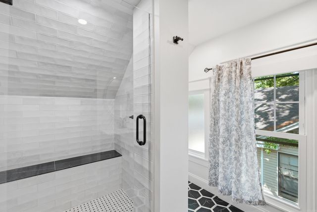 5117 Cantrell Road, Little Rock, AR 72207