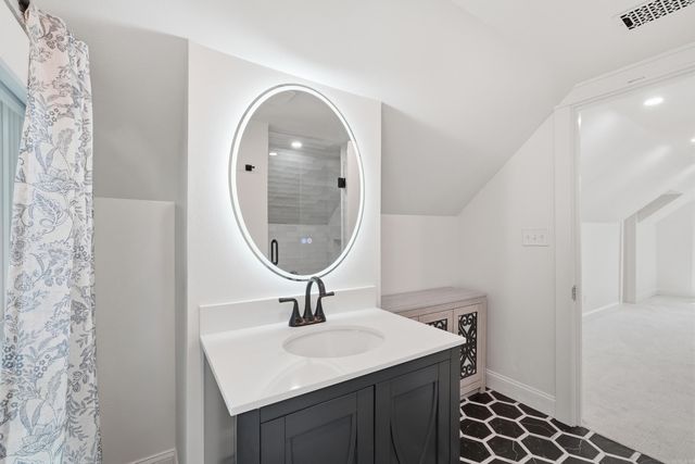 5117 Cantrell Road, Little Rock, AR 72207