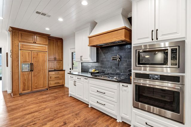 4302 Fairway Drive, Granbury, TX 76049