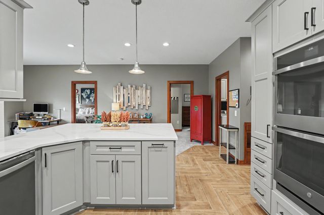 4975 Andrews Place, Pleasant Hill, IA 50327