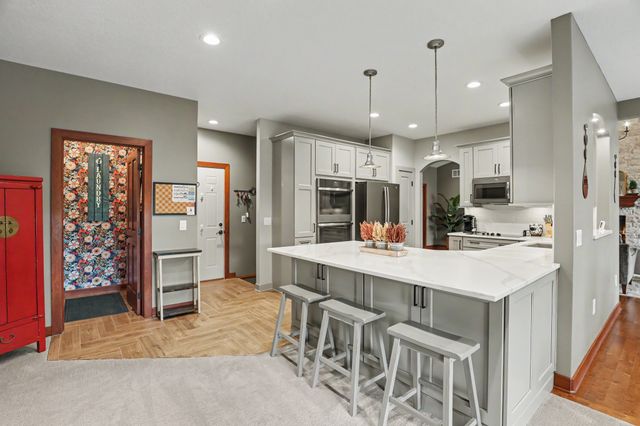 4975 Andrews Place, Pleasant Hill, IA 50327