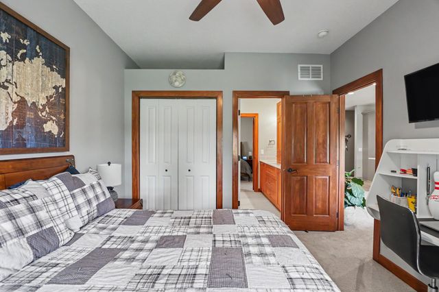 4975 Andrews Place, Pleasant Hill, IA 50327