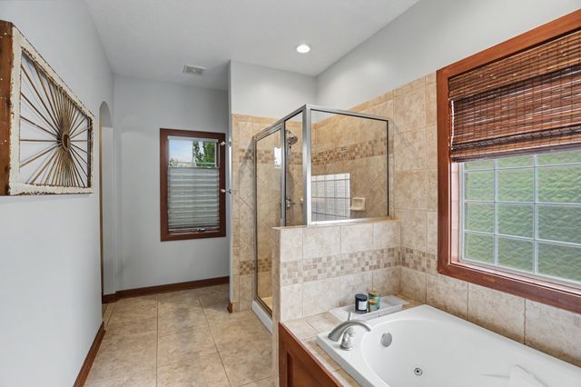 4975 Andrews Place, Pleasant Hill, IA 50327