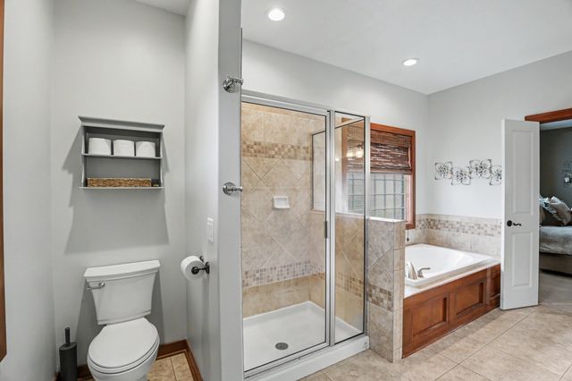 4975 Andrews Place, Pleasant Hill, IA 50327