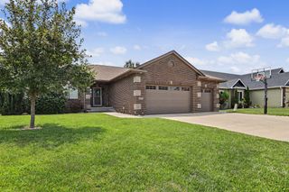 4975 Andrews Place, Pleasant Hill, IA 50327