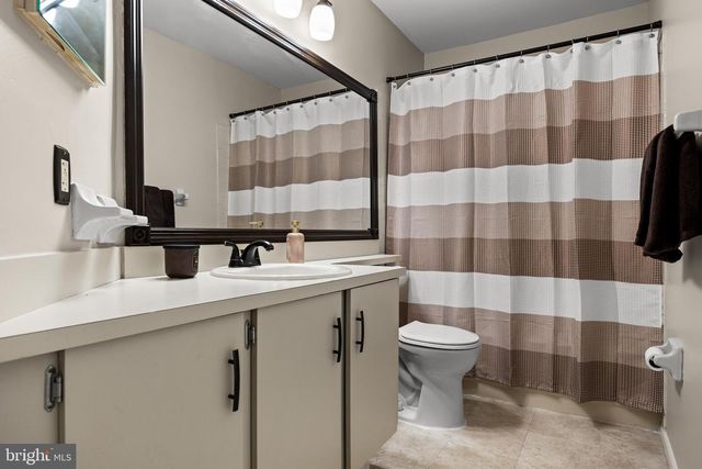 203-A HARWOOD CT, Mount Laurel, NJ 08054