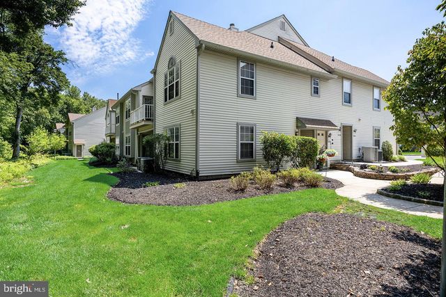 203-A HARWOOD CT, Mount Laurel, NJ 08054