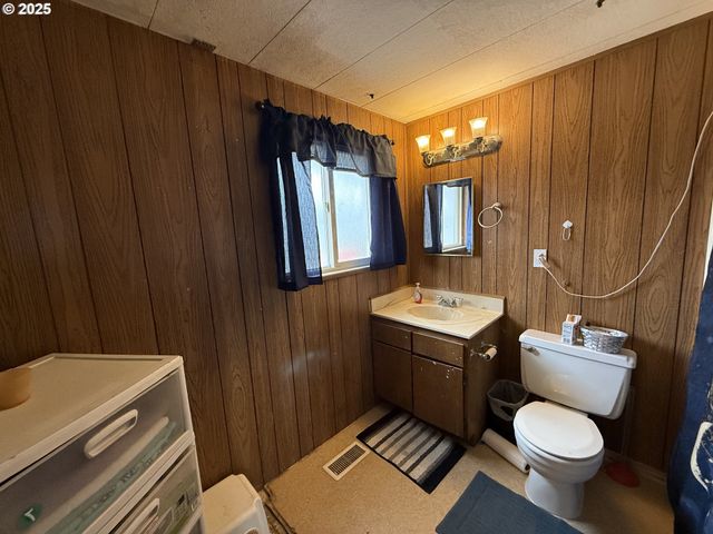 260 N 13TH Ave, Elgin, OR 97827