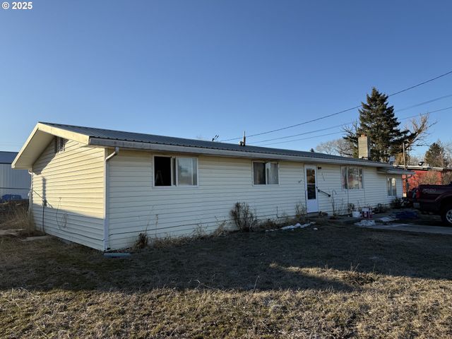 260 N 13TH Ave, Elgin, OR 97827