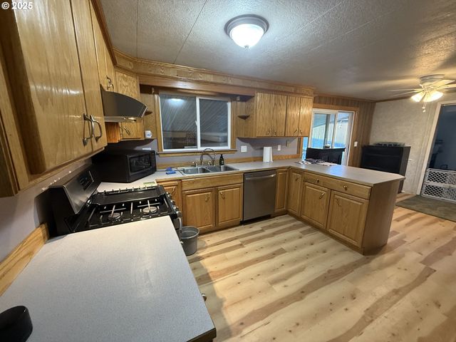 260 N 13TH Ave, Elgin, OR 97827