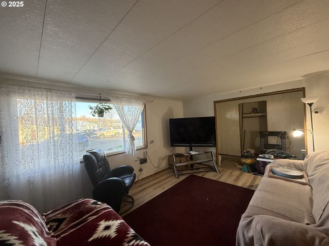 260 N 13TH Ave, Elgin, OR 97827