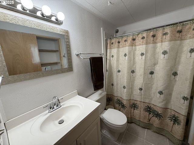 260 N 13TH Ave, Elgin, OR 97827