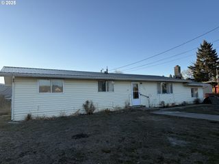 260 N 13TH Ave, Elgin, OR 97827