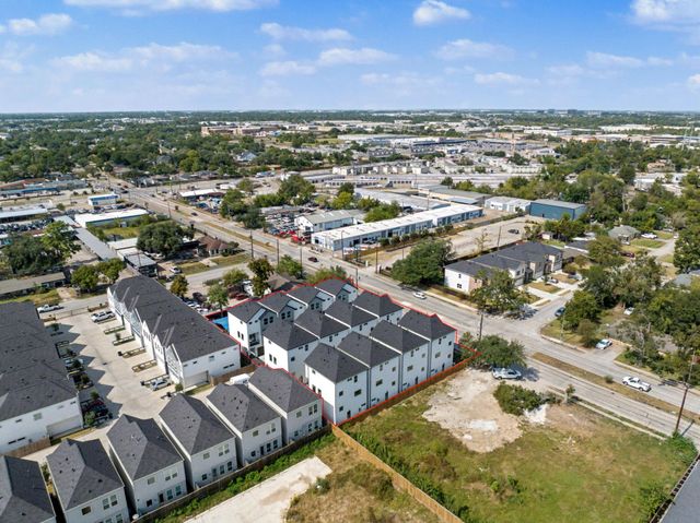 7723B Hammerly Boulevard, Houston, TX 77055