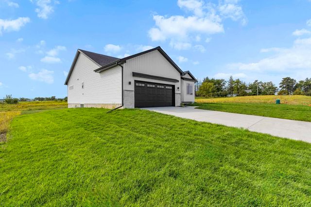 128 Paradise Blvd, Waterloo, IA 50701