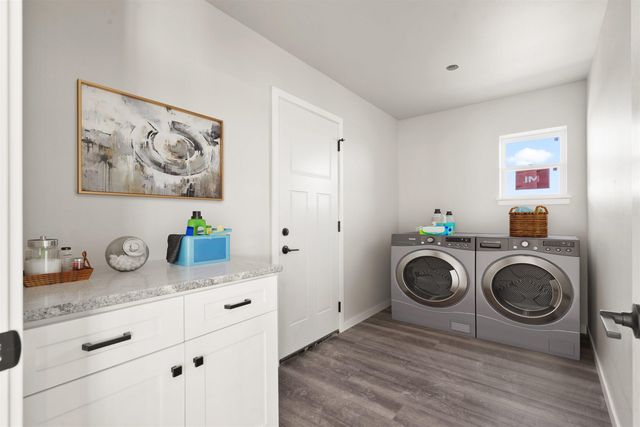 128 Paradise Blvd, Waterloo, IA 50701