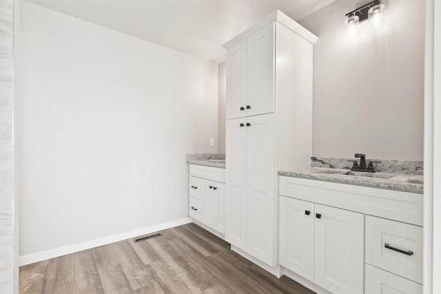 128 Paradise Blvd, Waterloo, IA 50701