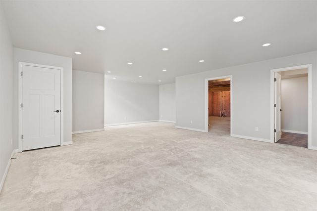 128 Paradise Blvd, Waterloo, IA 50701