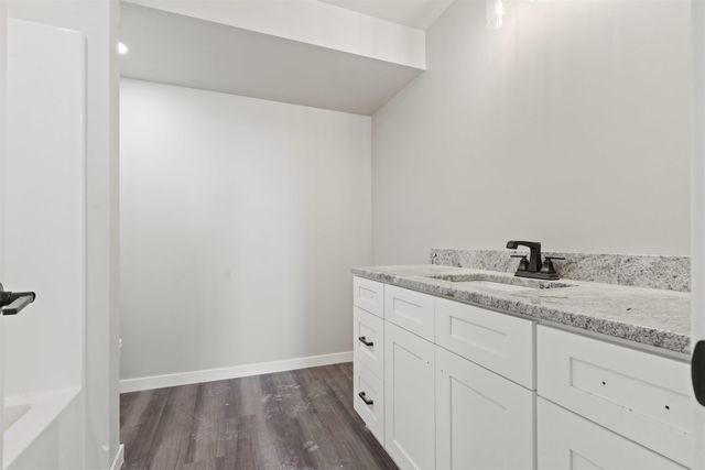 128 Paradise Blvd, Waterloo, IA 50701