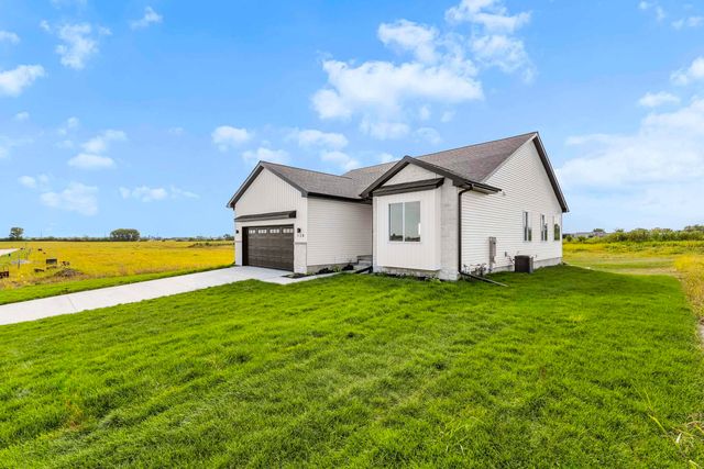 128 Paradise Blvd, Waterloo, IA 50701