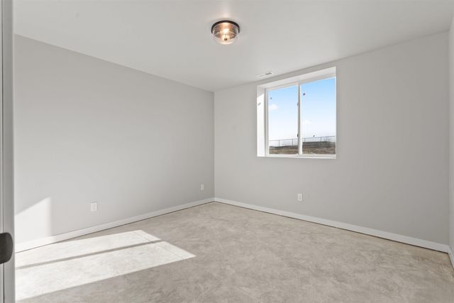 128 Paradise Blvd, Waterloo, IA 50701