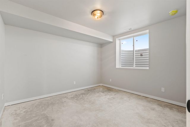 128 Paradise Blvd, Waterloo, IA 50701