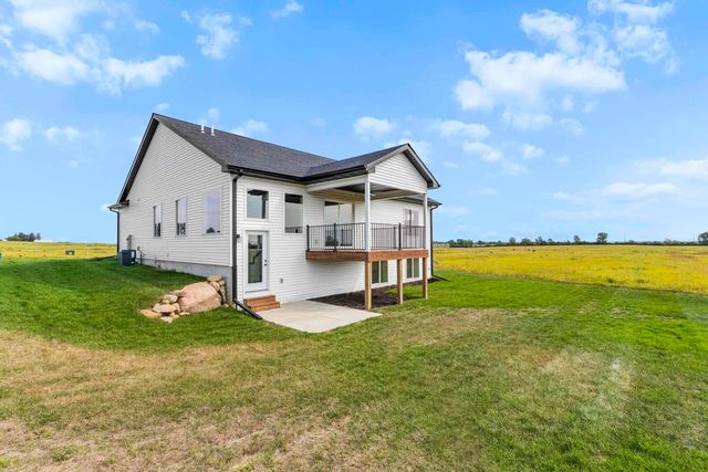 128 Paradise Blvd, Waterloo, IA 50701