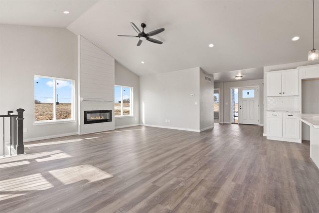 128 Paradise Blvd, Waterloo, IA 50701