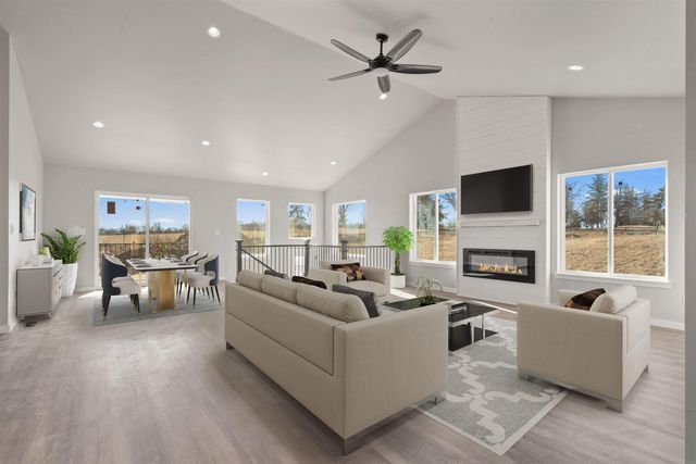 128 Paradise Blvd, Waterloo, IA 50701