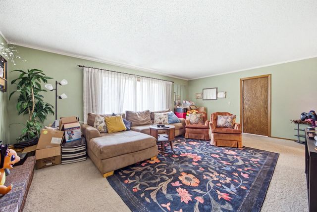 306 37th Avenue S, Moorhead, MN 56560
