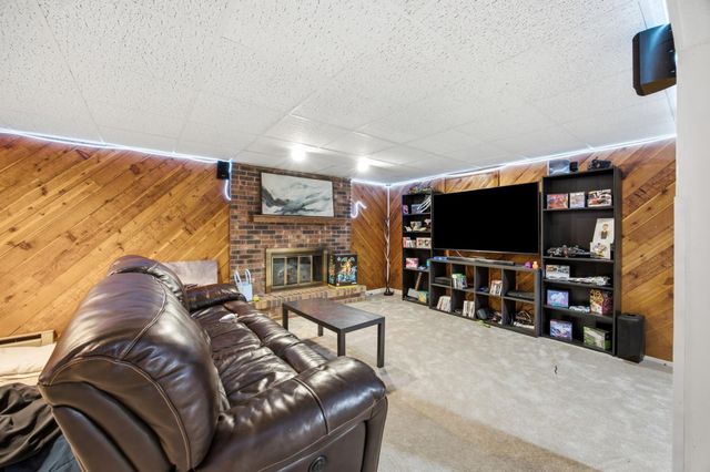 306 37th Avenue S, Moorhead, MN 56560