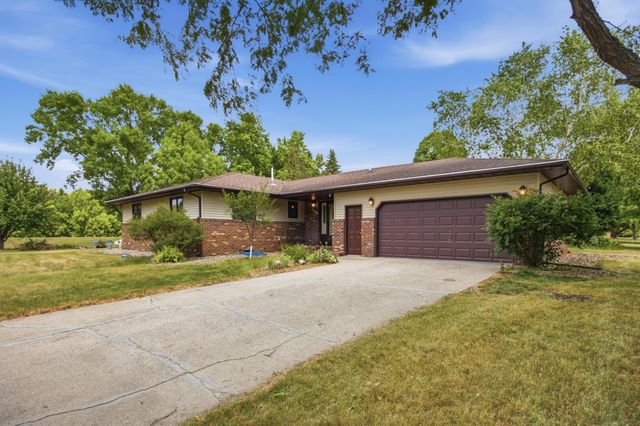 306 37th Avenue S, Moorhead, MN 56560