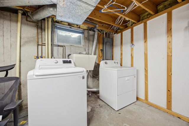 306 37th Avenue S, Moorhead, MN 56560