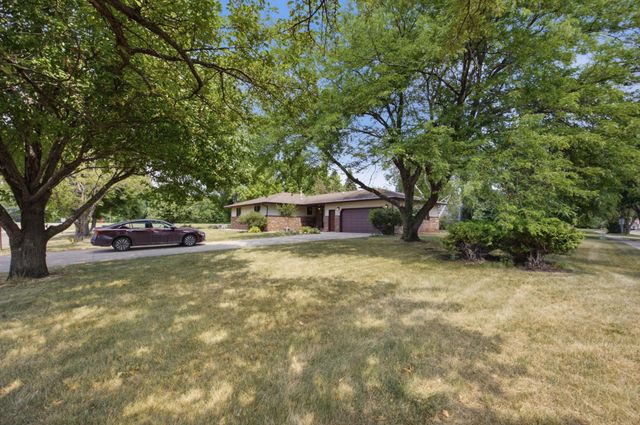 306 37th Avenue S, Moorhead, MN 56560