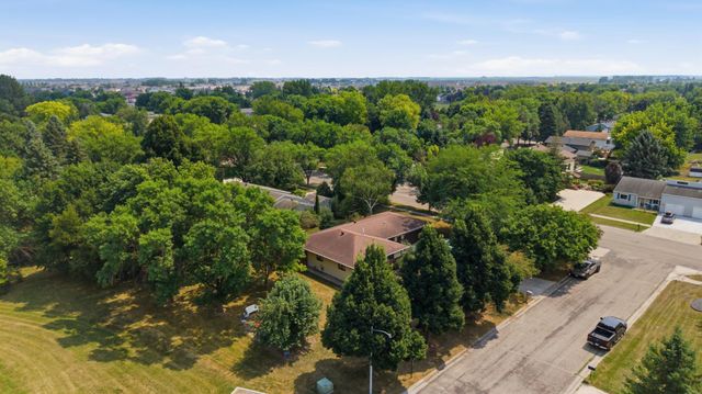 306 37th Avenue S, Moorhead, MN 56560