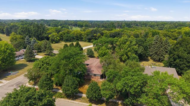 306 37th Avenue S, Moorhead, MN 56560