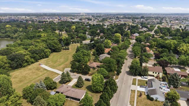 306 37th Avenue S, Moorhead, MN 56560