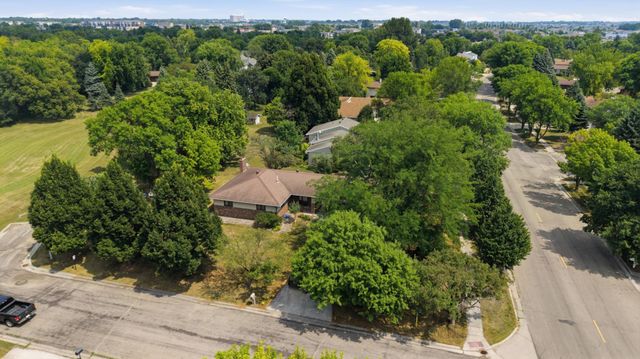 306 37th Avenue S, Moorhead, MN 56560